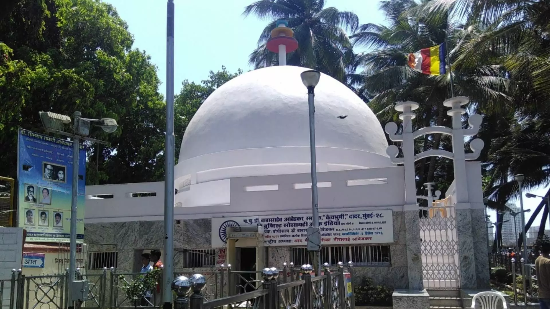 पाऊस वादळ रोखण्यासाठी महापरिनिर्वाणदिनी शिवाजी पार्कमधे काय व्यवस्था केली?