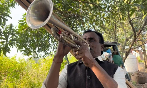 सरकार या जगण्याच्या बहु गलबलाटाकडे लक्ष देणार का ? सरकार या जगण्याच्या बहु गलबलाटाकडे लक्ष देणार का ?