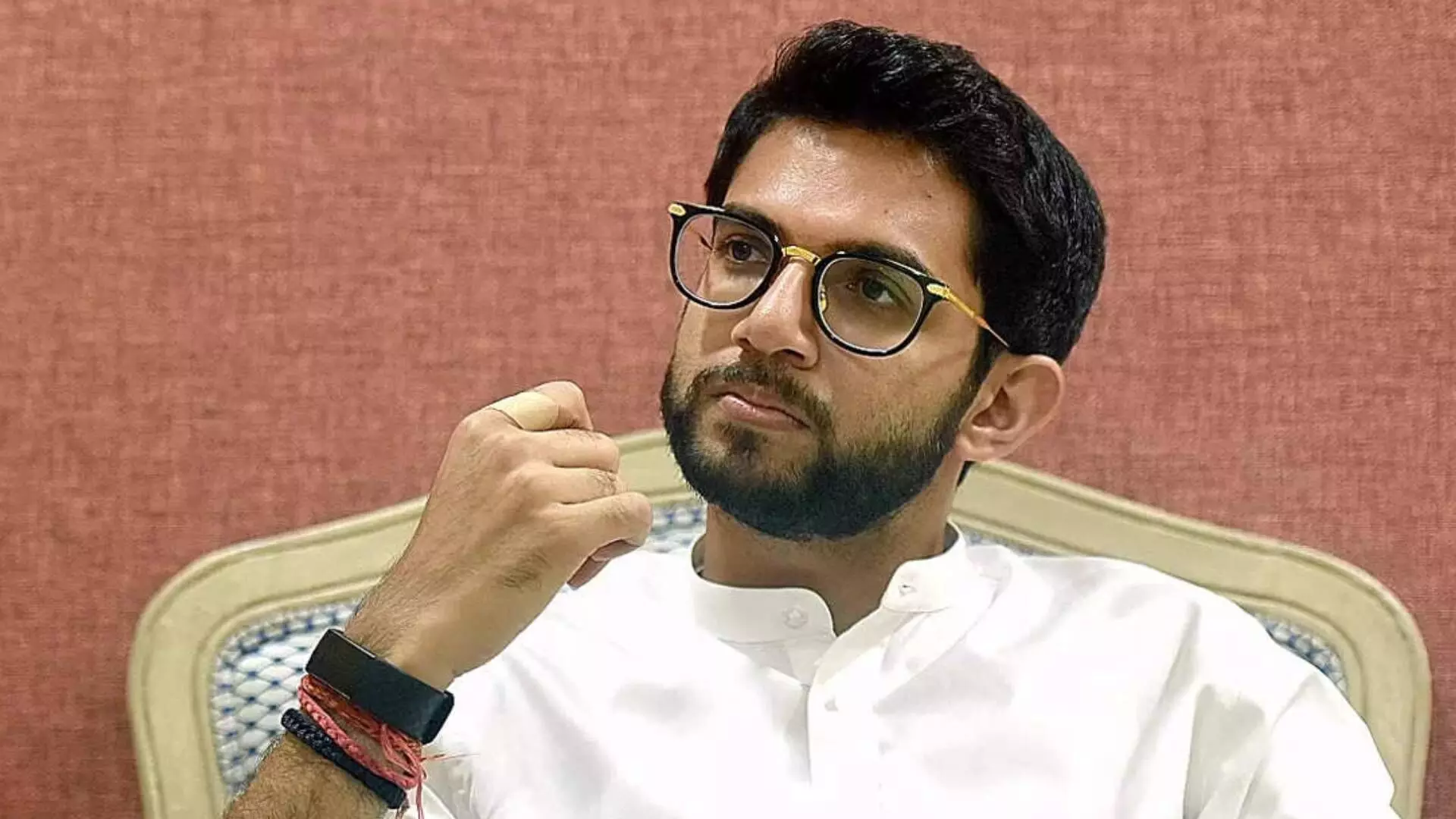 Aaditya Thackeray  भाजप आणि शिंदे गटाच्या रडारवर कशासाठी?