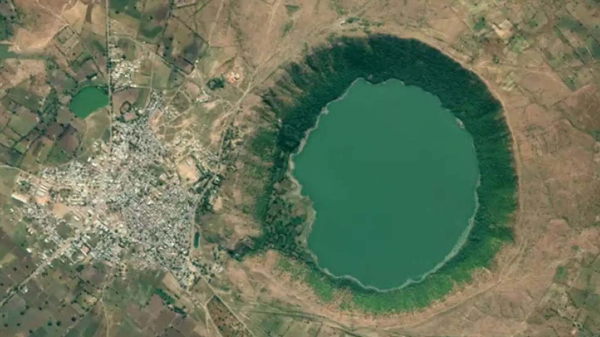 Lonar Crater लोणार सरोवराची निर्मिती कशी आणि कधी झाली?