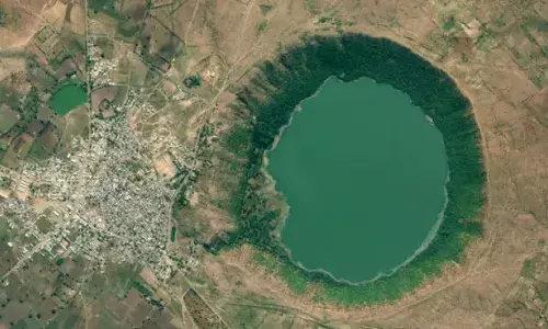 Lonar Crater लोणार सरोवराची निर्मिती कशी आणि कधी झाली? Lonar Crater लोणार सरोवराची निर्मिती कशी आणि कधी झाली?