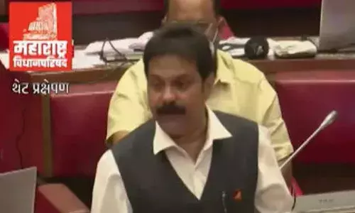 फक्त राजकारण करण्यापेक्षा एकत्र येऊन सीमावादासाठी लढा देऊ : प्रसाद लाड फक्त राजकारण करण्यापेक्षा एकत्र येऊन सीमावादासाठी लढा देऊ : प्रसाद लाड