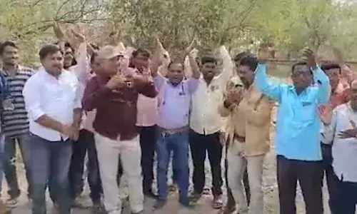 महावितरणच्या खाजगीकरणाविरोधात  बीड(Beed)येथील वीज कर्मचाऱ्यांचा यल्गार