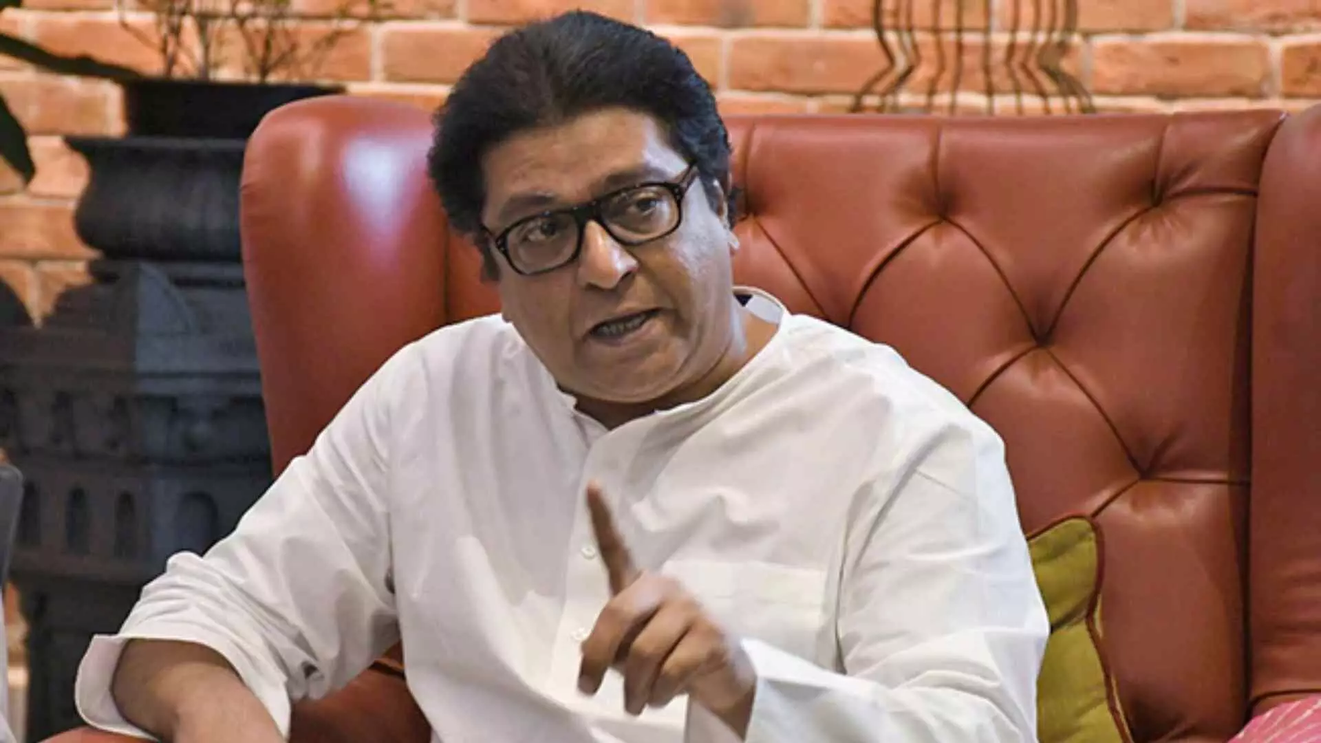 मी बैलासारखा मुतत विचार करत नाही.. : Raj Thackeray