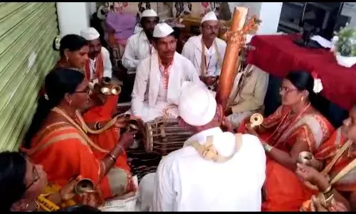 फक्त १०० कलावंतांनाच पेन्शन योजनेचा लाभ का? फक्त १०० कलावंतांनाच पेन्शन योजनेचा लाभ का?