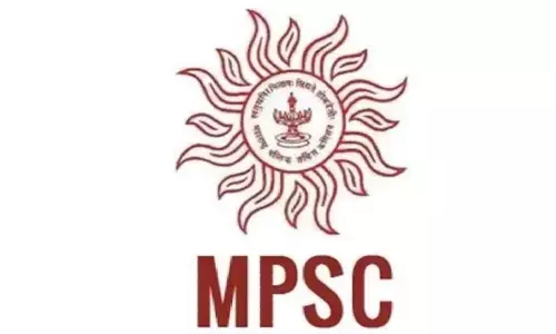 MPSC एमपीएससीच्या घोळामुळे लाखो विद्यार्थ्यांचा जीव टांगणीला MPSC एमपीएससीच्या घोळामुळे लाखो विद्यार्थ्यांचा जीव टांगणीला