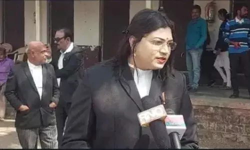 राज्यातील पहिली तृतीयपंथी शिवानी सुरकार बनली वकील... राज्यातील पहिली तृतीयपंथी शिवानी सुरकार बनली वकील...