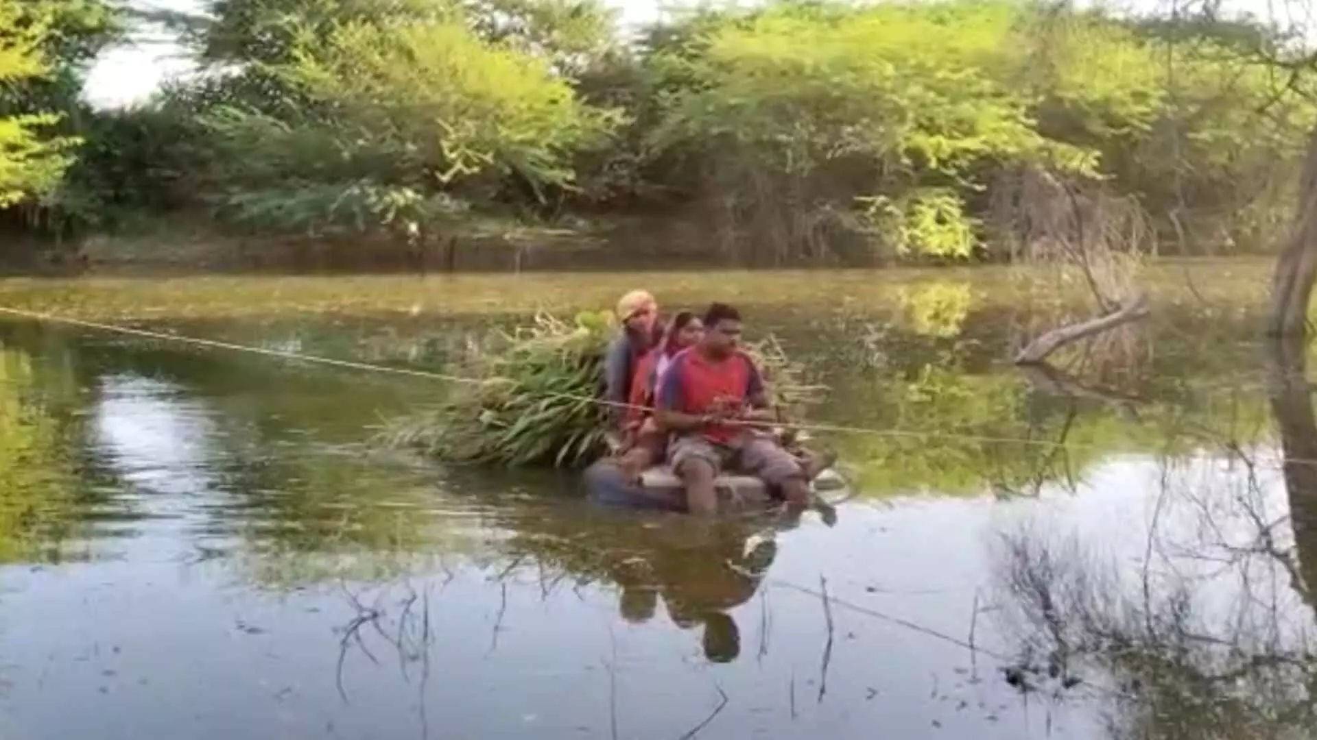 मुख्यमंत्री साहेब आम्हाला रस्ता द्या.