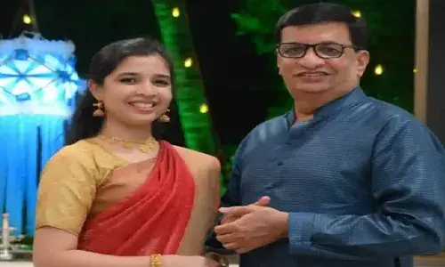 बाळासाहेब थोरात यांच्या राजीनाम्यानंतर मुलीची पहिली प्रतिक्रीया बाळासाहेब थोरात यांच्या राजीनाम्यानंतर मुलीची पहिली प्रतिक्रीया