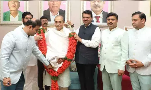 ज्येष्ठ कलाकार पद्मश्री आप्पासाहेब धर्माधिकारी यांना महाराष्ट्र भूषण पुरस्कार जाहीर झाला. ज्येष्ठ कलाकार पद्मश्री आप्पासाहेब धर्माधिकारी यांना महाराष्ट्र भूषण पुरस्कार जाहीर झाला.
