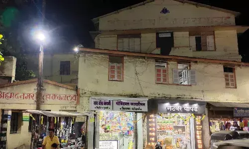 लांच्छनास्पद! २१ हजार ग्रंथालयीन सेवक अर्धपोटी, अनुदानातही वाढ नाही लांच्छनास्पद! २१ हजार ग्रंथालयीन सेवक अर्धपोटी, अनुदानातही वाढ नाही