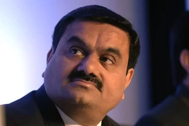 Adani group ने खाल्ला सपाटून मार