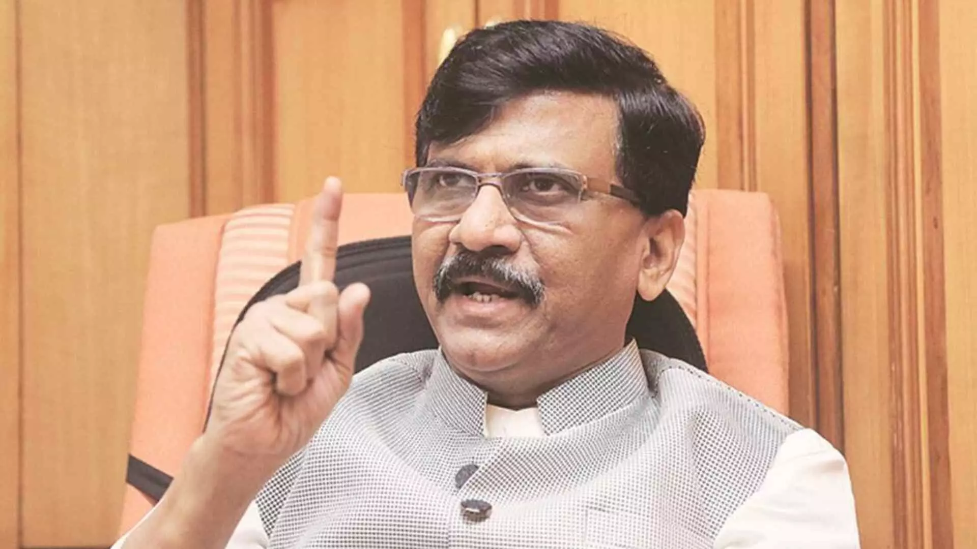 कायदा तुमच्या घरात नाचायला ठेवला आहे का? संजय राऊतांचा श्रीकांत शिंदेना टोला