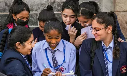 HSC papaer leak: बारावीच्या पेपरची किंमत दहा हजार रुपये, मुख्याध्यापकासह पाच जण अटकेत HSC papaer leak: बारावीच्या पेपरची किंमत दहा हजार रुपये, मुख्याध्यापकासह पाच जण अटकेत