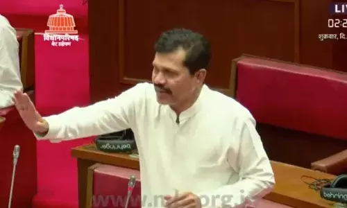 पोपट गेलाय ते स्वीकारा आणि जुनी पेन्शन योजना लागू करा, कपिल पाटील यांचे आवाहन पोपट गेलाय ते स्वीकारा आणि जुनी पेन्शन योजना लागू करा, कपिल पाटील यांचे आवाहन