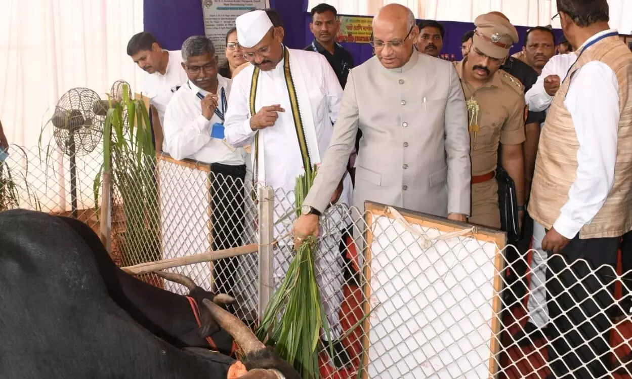 देशाचे भविष्य कृषिक्षेत्रात आहे; शेतकऱ्यांनी जमिनी विकू नये : राज्यपाल रमेश बैस