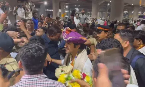 धीरेंद्र शास्त्री मुंबईत पण यामागचं राजकारण काय? धीरेंद्र शास्त्री मुंबईत पण यामागचं राजकारण काय?