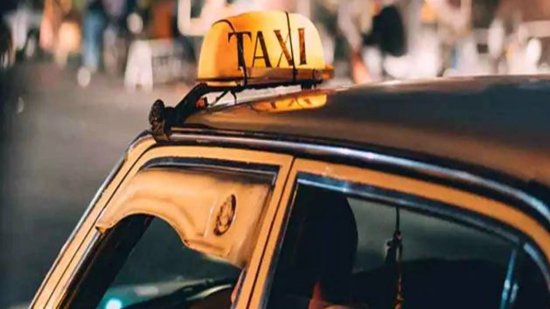 काळी पिवळी टॅक्सी चालक- मालकांवर कुटुंबीयांसह उपासमारीची वेळ