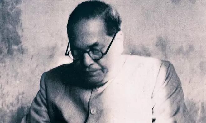 Dr Babasaheb Ambedkar Jayanti  : वाजी आस्मानी वीज कडकडा तसाच भिम बाबांचा बोल रोकडा !