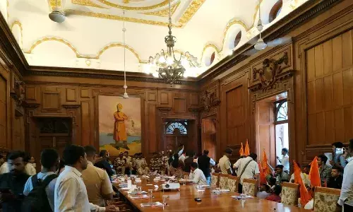 सावित्रीबाई फुले पुणे विद्यापीठात राडा, विद्यार्थी आंदोलकांनी केली सभागृहाची तोडफोड