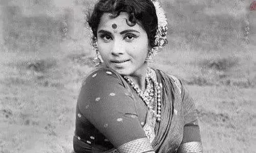 Jayshree Gadkar : मराठी चित्रपटातील एक दिग्गज अभिनेत्री Jayshree Gadkar : मराठी चित्रपटातील एक दिग्गज अभिनेत्री