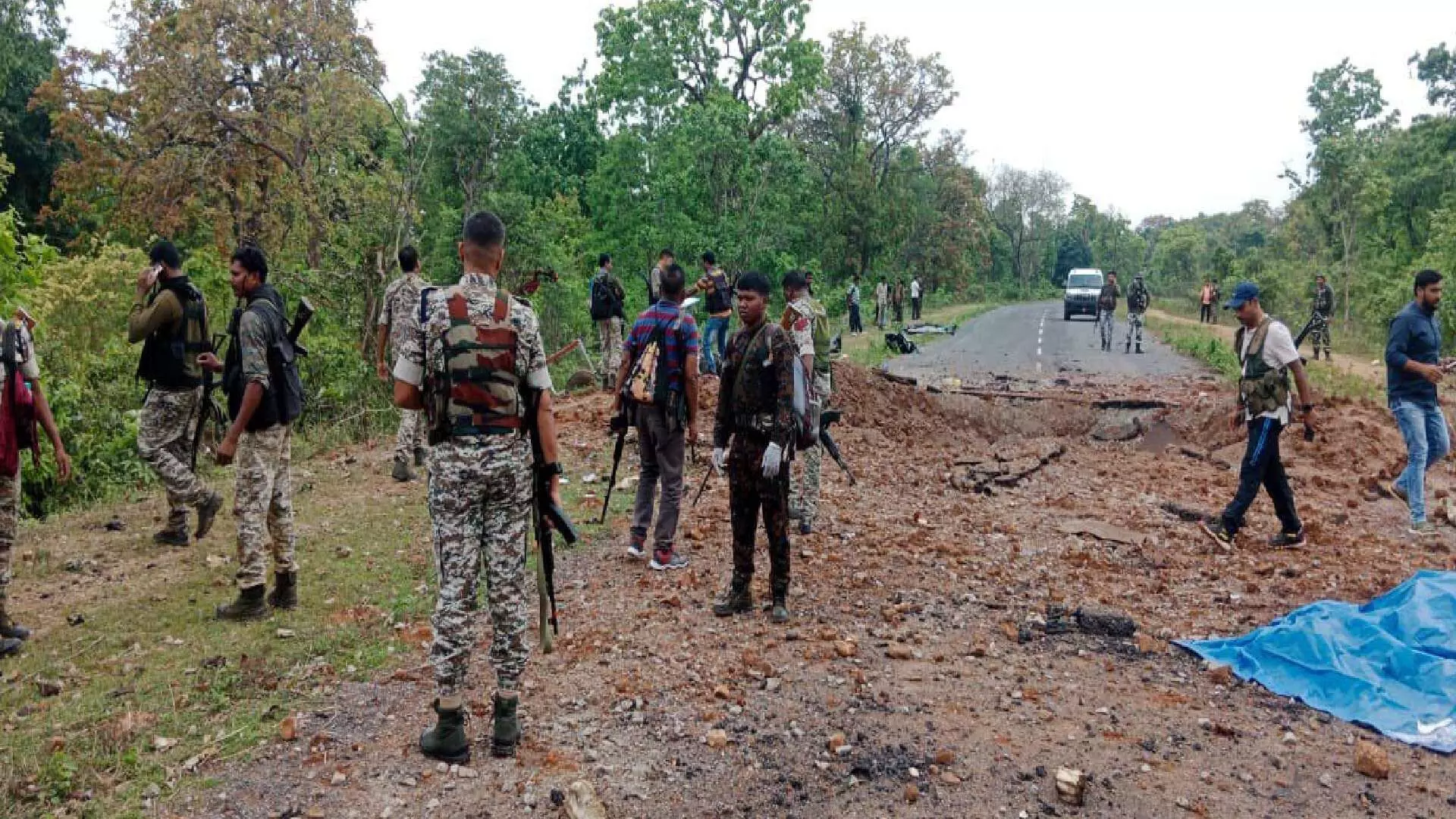 Naxalite Attack :जवानांच्या ताफ्यावर नक्षली हल्ला, 10 जवानांसह ड्रायव्हर शहीद