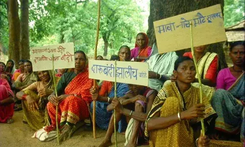 दारूविक्री तर लांबच गडचिरोलीतील या गावात खर्रा पन्नी देखील सापडणार नाही दारूविक्री तर लांबच गडचिरोलीतील या गावात खर्रा पन्नी देखील सापडणार नाही