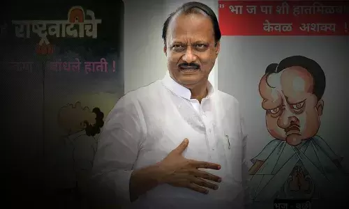 अजित पवार यांच्या बंडानंतर सुरेश लोटलीकर यांची व्यंगचित्रे व्हायरल अजित पवार यांच्या बंडानंतर सुरेश लोटलीकर यांची व्यंगचित्रे व्हायरल