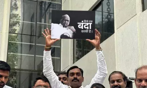 सिर्फ एक बंदा काफी है शरद पवार यांच्या समर्थनार्थ कार्यकर्त्यांची बॅनरबाजी सिर्फ एक बंदा काफी है शरद पवार यांच्या समर्थनार्थ कार्यकर्त्यांची बॅनरबाजी
