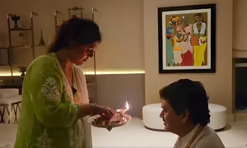 धनंजय मुंडेंच्या मंत्री पदी नियुक्तीनंतर पंकजा मुंडे यांनी केल औक्षण धनंजय मुंडेंच्या मंत्री पदी नियुक्तीनंतर पंकजा मुंडे यांनी केल औक्षण