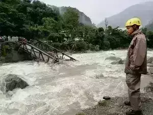 उत्तराखंड, बिहारमध्ये ऑरेंज अलर्ट जारी ; मुसळधार पावसामुळे दिल्लीतील डीटीसी मुख्यालयात पाणी साचले आहे.