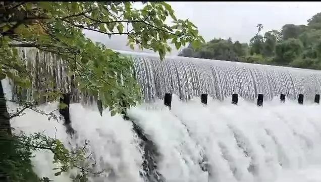 Mumbai Monsoon मुंबईला दिलासा; तुळशी तलाव ओसंडून वाहू लागला