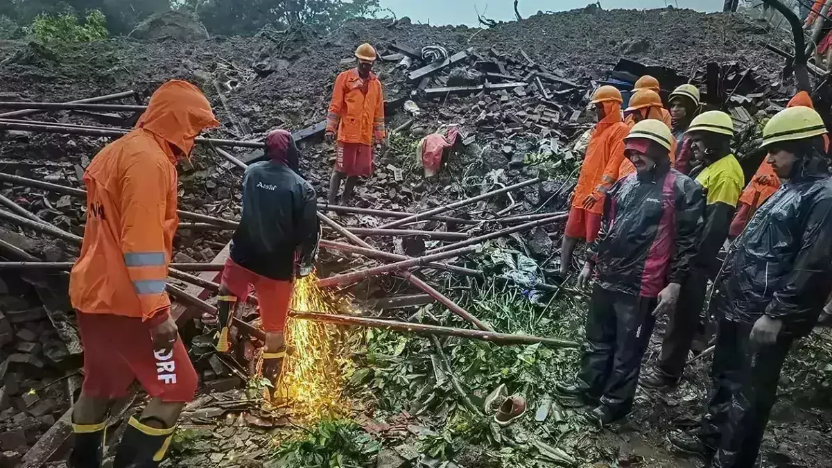 इर्शाळवाडीत अजूनही ७८ जण बेपत्ता, शोधकार्य सुरूच