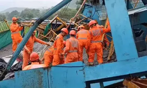 समृद्धी महामार्गावर सरलांबे येथे मोठी दुर्घटना समृद्धी महामार्गावर सरलांबे येथे मोठी दुर्घटना