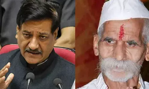 भिडेच वादग्रस्त वक्तव्य चिघळलं; चव्हाणांचा सवाल? ‘हा भाजपनं पेरलेला माणूस आहे का?’ भिडेच वादग्रस्त वक्तव्य चिघळलं; चव्हाणांचा सवाल? ‘हा भाजपनं पेरलेला माणूस आहे का?’