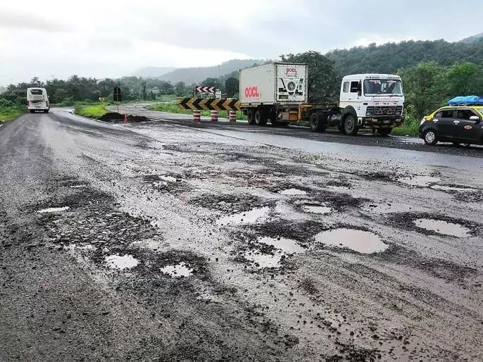 मुंबई - गोवा महामार्गासाठीचा  संघर्ष कोकणाच्या वाट्यालाच का ?