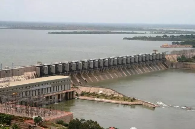 महाराष्ट्र आणि कर्नाटक सरकारने तातडीने आलमट्टी धरणाचे नियोजन केलं पाहिजे