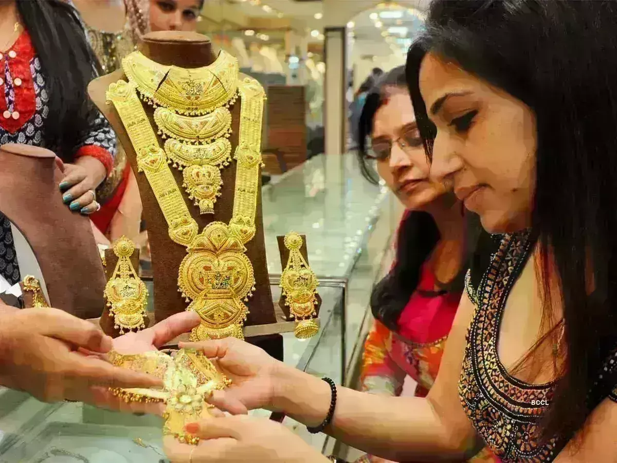 Gold Silver rate today: सोने चांदी खरेदीधारकांसाठी मोठी खुशखबर