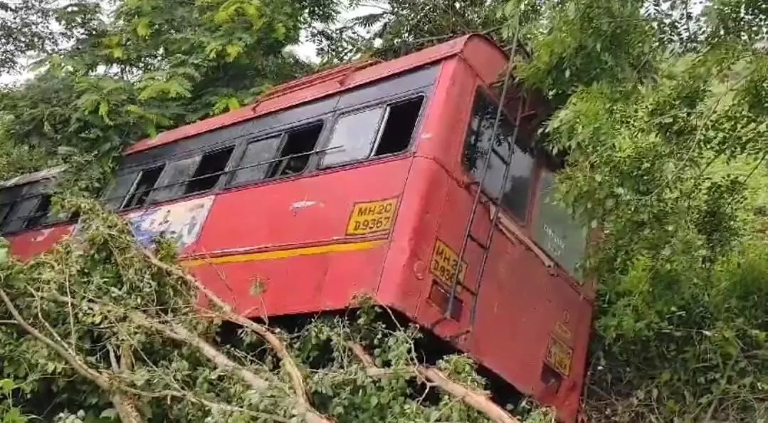 Buldhana Bus Accident : बुलढाणा जिल्ह्यात बसचा अपघात