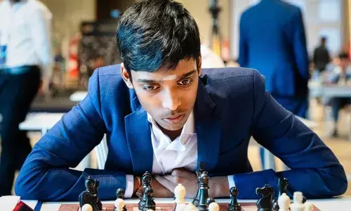 Chess World Cup 2023 : रमेशबाबूनं मनं जिंकली पण स्पर्धा हरली Chess World Cup 2023 : रमेशबाबूनं मनं जिंकली पण स्पर्धा हरली