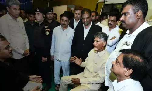 आंध्र प्रदेशचे माजी मुख्यमंत्री चंद्रबाबू नायडू यांना अटक आंध्र प्रदेशचे माजी मुख्यमंत्री चंद्रबाबू नायडू यांना अटक