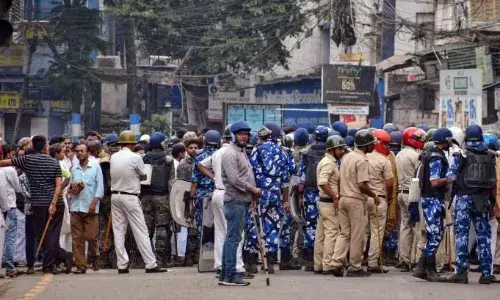 इंस्टाग्राम पोस्टवरून साताऱ्यात दोन गटात तणाव, खबरदारीचा उपाय म्हणून इंटरनेट बंद इंस्टाग्राम पोस्टवरून साताऱ्यात दोन गटात तणाव, खबरदारीचा उपाय म्हणून इंटरनेट बंद