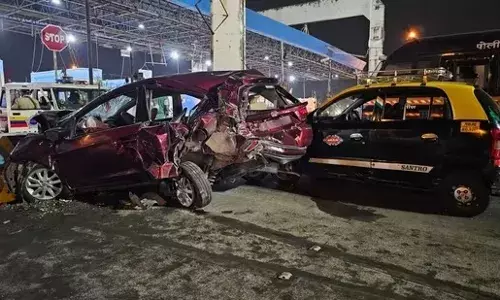 Road Accident | सी लिंकवर अपघात ; 3 जणांचा मृत्यू, 6 जखमी Road Accident | सी लिंकवर अपघात ; 3 जणांचा मृत्यू, 6 जखमी