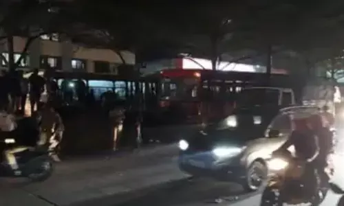 Pune ST Accident : एसटीचा ब्रेक फेल; ६ ते ७ वाहनांना धडक Pune ST Accident : एसटीचा ब्रेक फेल; ६ ते ७ वाहनांना धडक