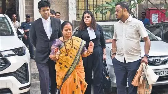 किशोरी पेडणेकरांची 6 तास चौकशी ; घोटाळ्याप्रकरणी ईडीचे समन्स