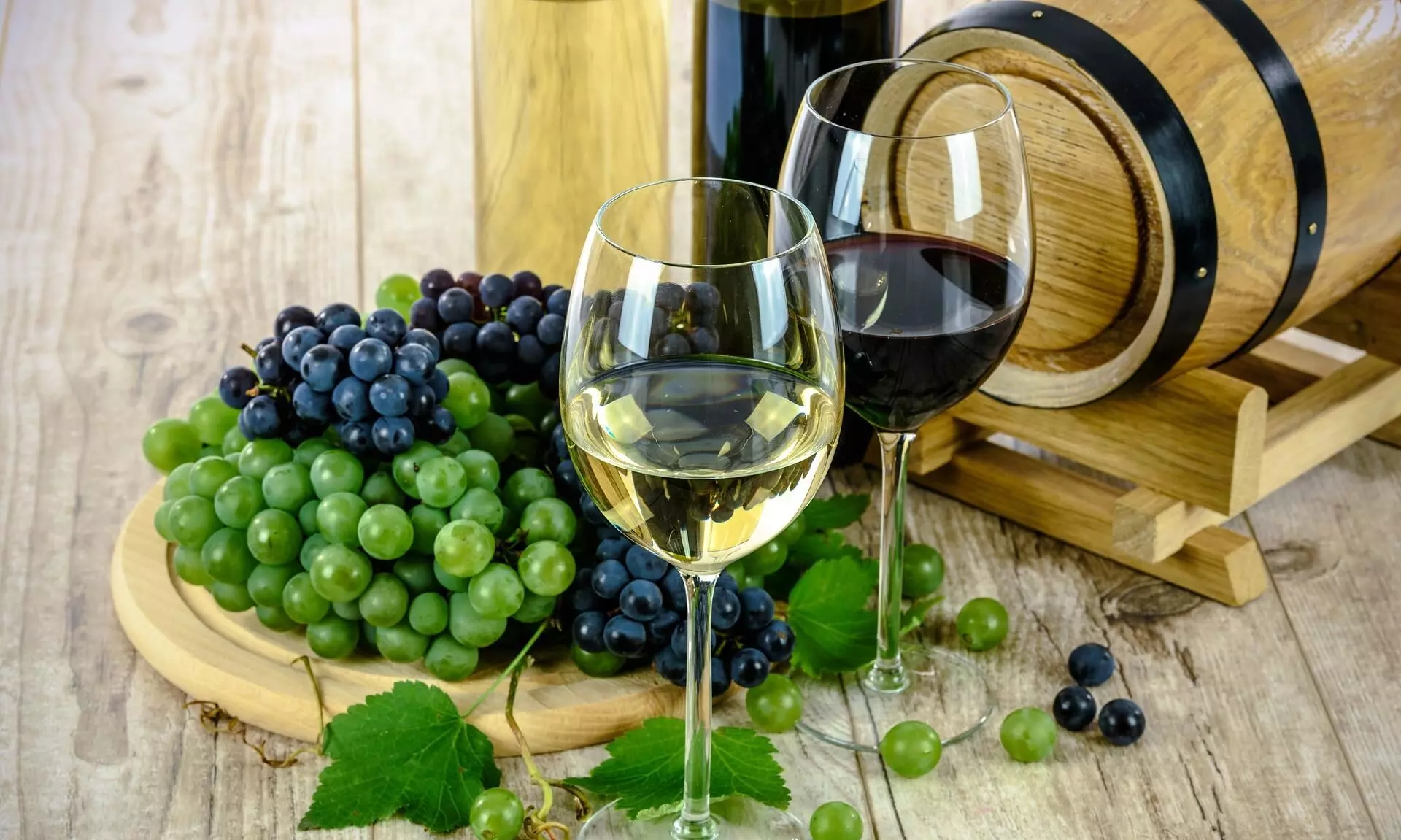 द्राक्ष बागायतदारांच्या फायद्यासाठी सरकार देणार वाईन उद्योगास प्रोत्साहन