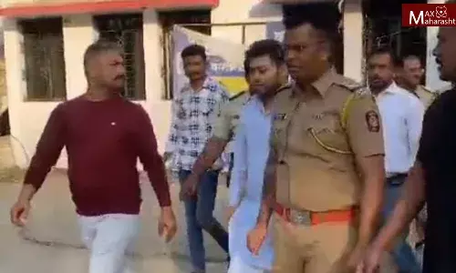 मोदींच्या फोटोचे विद्रुपीकरण करणे चांगलंच भोवलं; कुणाल राऊतांना दोन दिवसाची पोलीस कोठडी मोदींच्या फोटोचे विद्रुपीकरण करणे चांगलंच भोवलं; कुणाल राऊतांना दोन दिवसाची पोलीस कोठडी