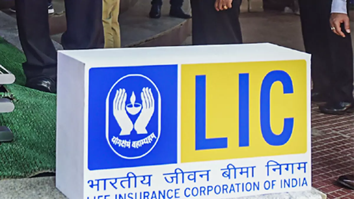 LIC share price : एलआयसीच्या शेअर्समध्ये जोरदार वाढ