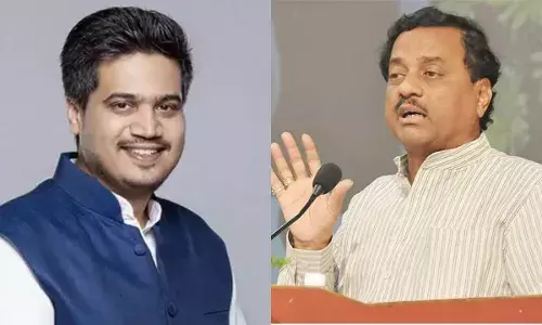 अजित पवार गटाचे उमेदवार सिंचनाच्या चिखलात रुतलेत, रोहित पवारांचा सुनिल तटकरेंवर घणाघाती हल्ला अजित पवार गटाचे उमेदवार सिंचनाच्या चिखलात रुतलेत, रोहित पवारांचा सुनिल तटकरेंवर घणाघाती हल्ला