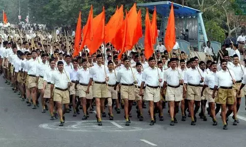 प्रशासनात संघाची घुसखोरी कधीचीच ; बंदी उठवणं निव्वळ औपचारिकता ! प्रशासनात संघाची घुसखोरी कधीचीच ; बंदी उठवणं निव्वळ औपचारिकता !